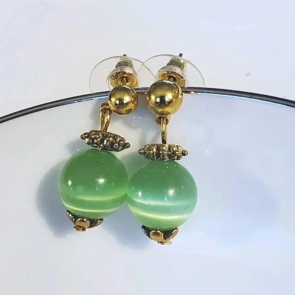 Fiber Optic Cats Eye Glass Minty Green and Gold Bauble Beads Post Earrings - Picture 1 of 8